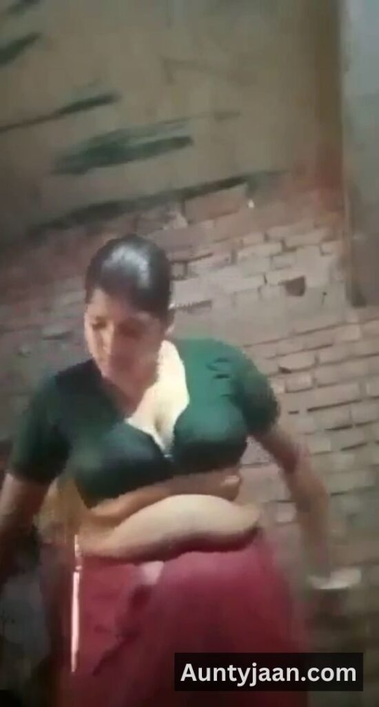 mallu aunty after bath nude