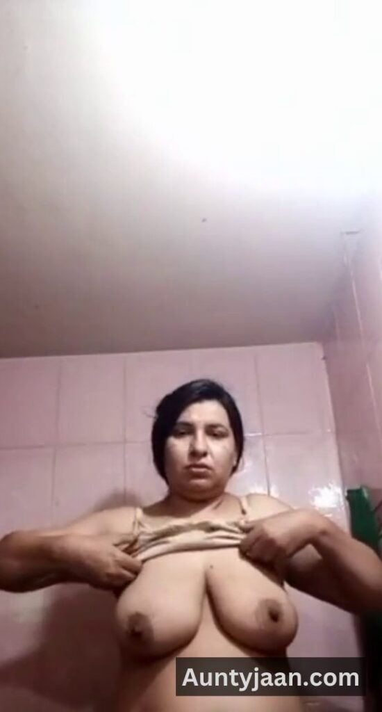 pakistani desi aunty suit salwar removes