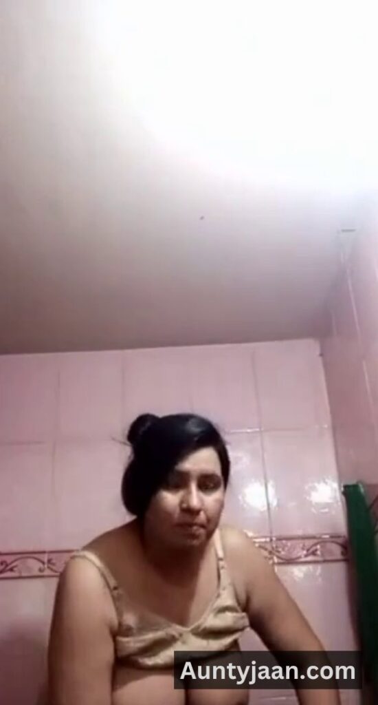 pakistani desi aunty suit salwar removes