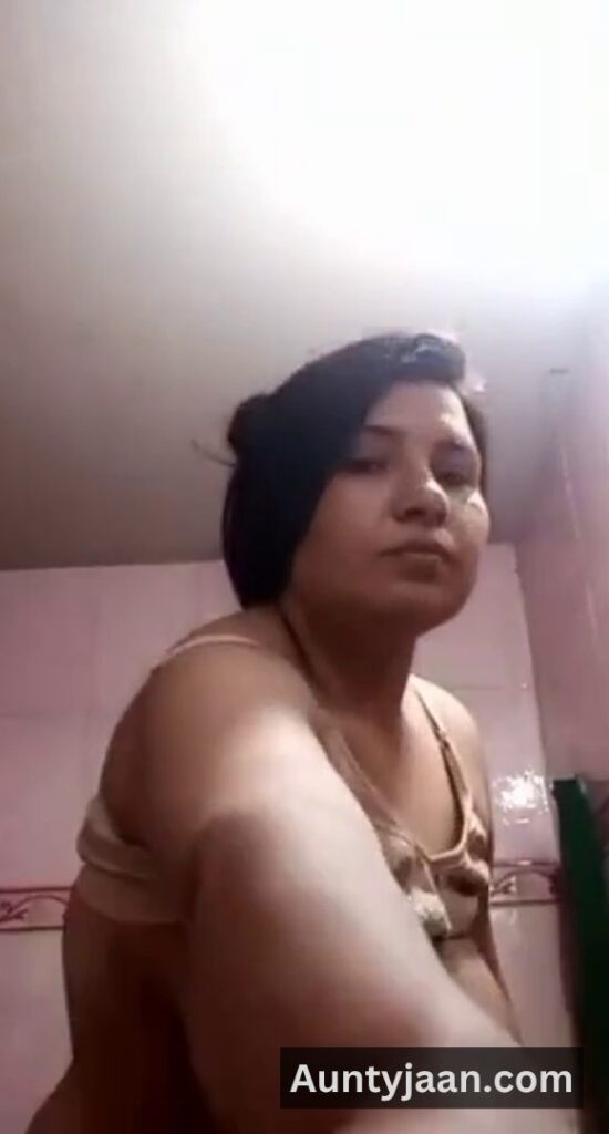 pakistani desi aunty suit salwar removes