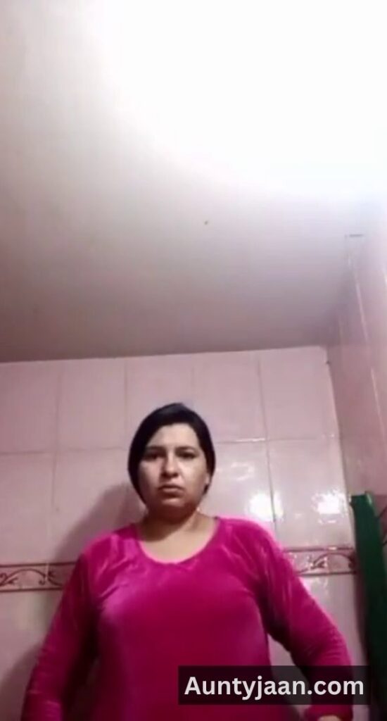 pakistani desi aunty suit salwar removes