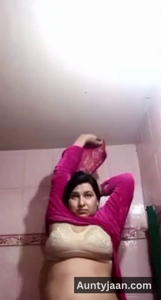 pakistani desi aunty suit salwar removes