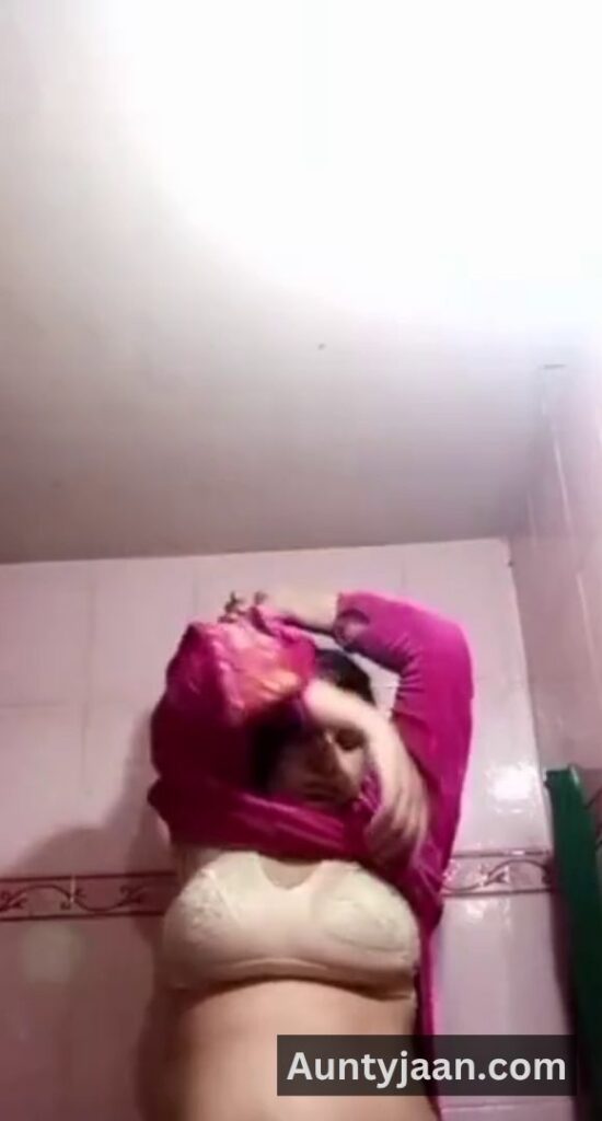 pakistani desi aunty suit salwar removes