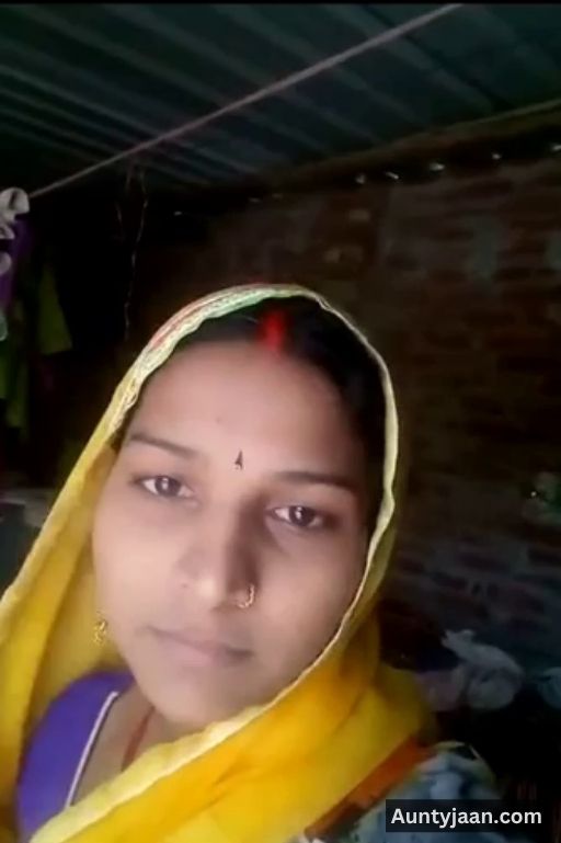 desi aunty shows boobs and pussy