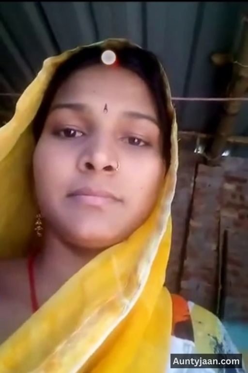 desi aunty shows boobs and pussy