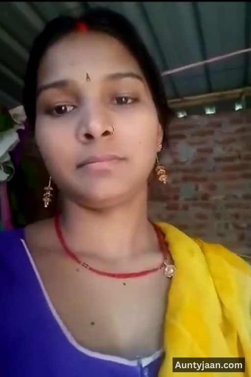 desi aunty shows boobs and pussy