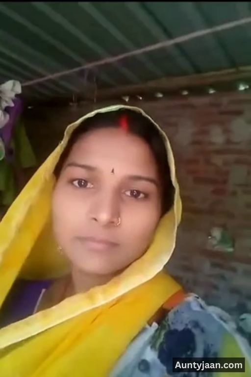 desi aunty shows boobs and pussy