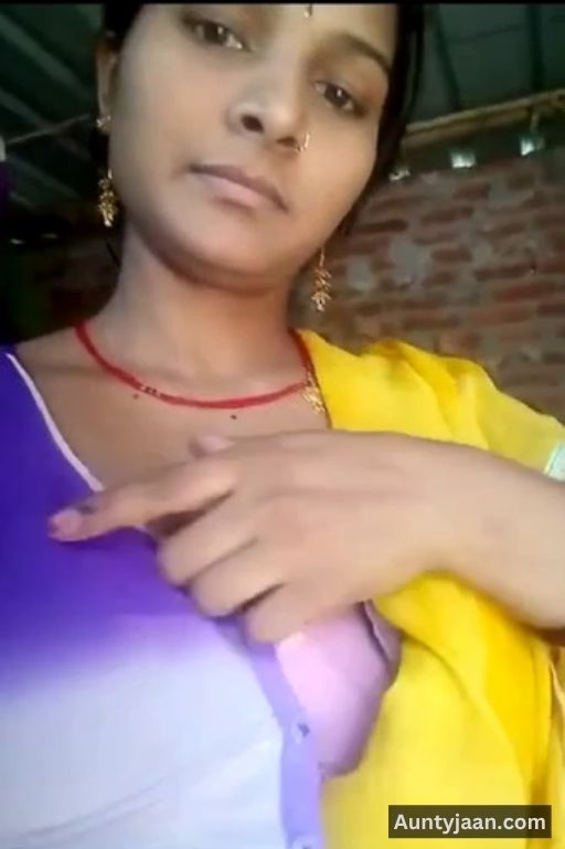 desi aunty shows boobs and pussy