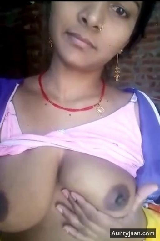 desi aunty shows boobs and pussy