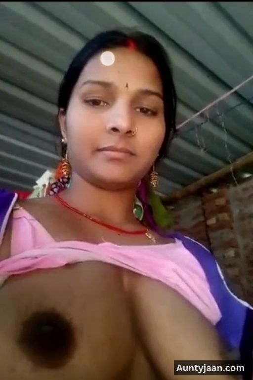 desi aunty shows boobs and pussy