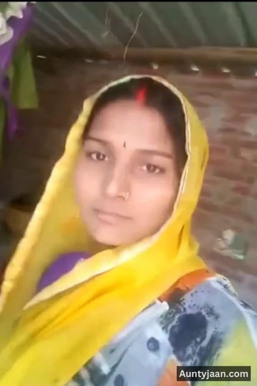 desi aunty shows boobs and pussy