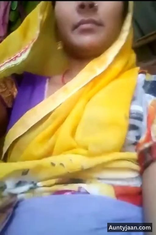 desi aunty shows boobs and pussy