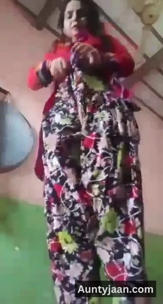pakistani muslim aunty fingering