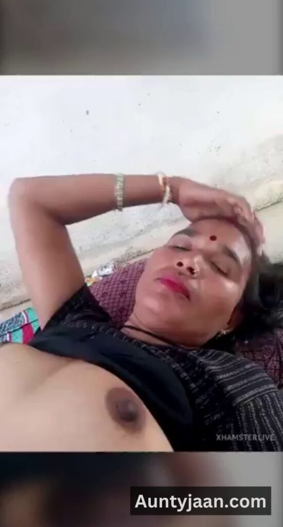 hot aunty boobs live