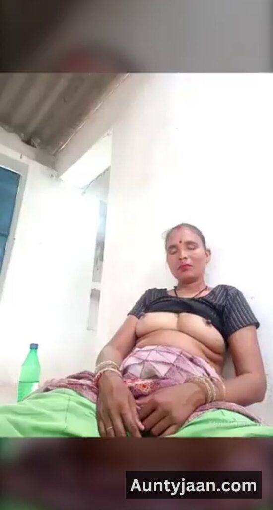 hot aunty boobs live