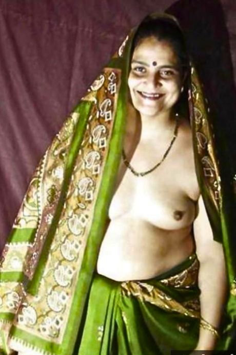 aunty saree nudes