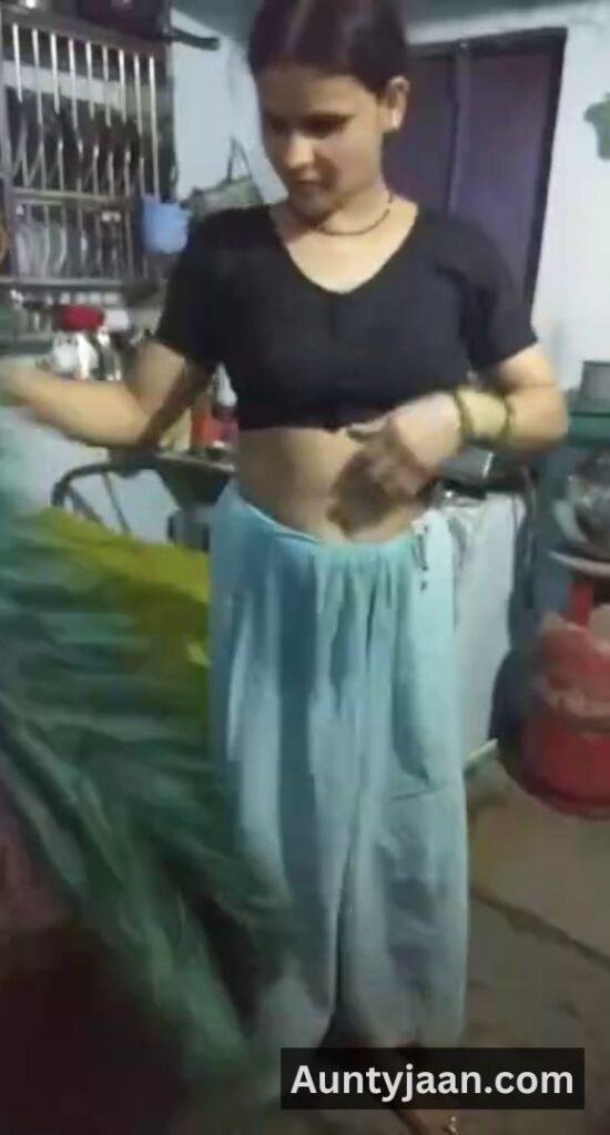 saree removing xxx