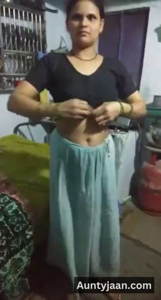saree removing xxx