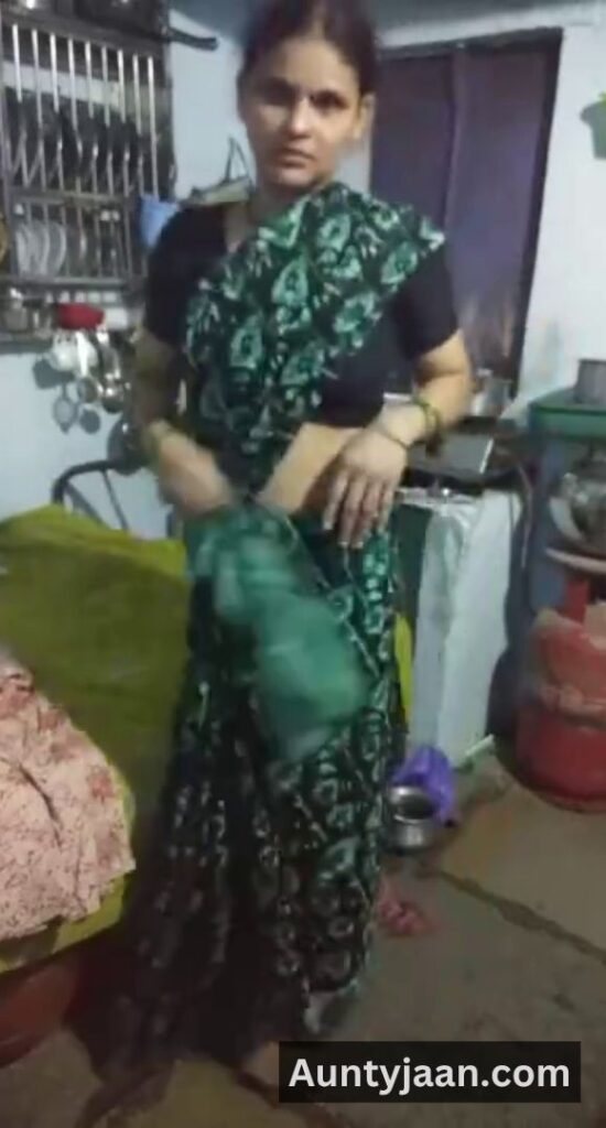 saree removing xxx