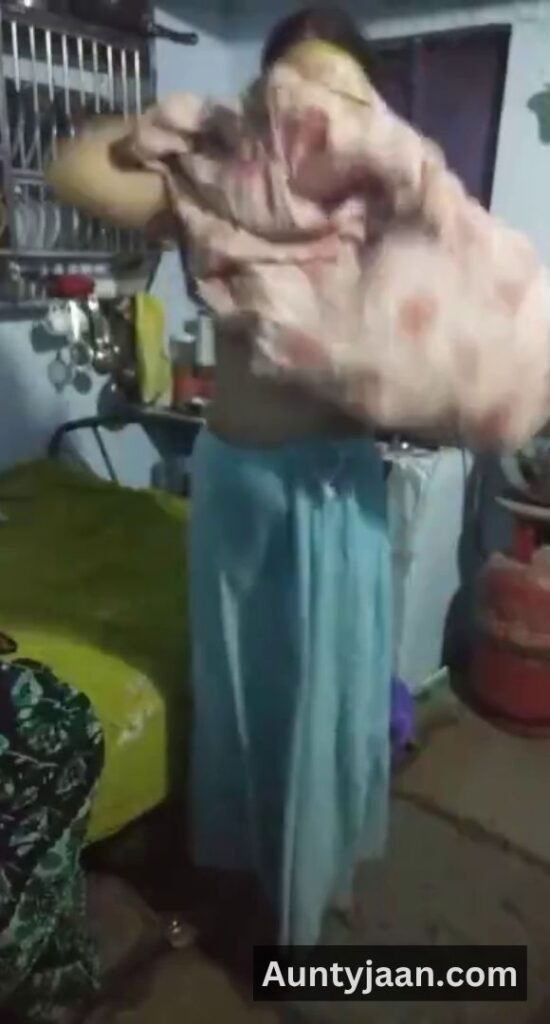 saree removing xxx