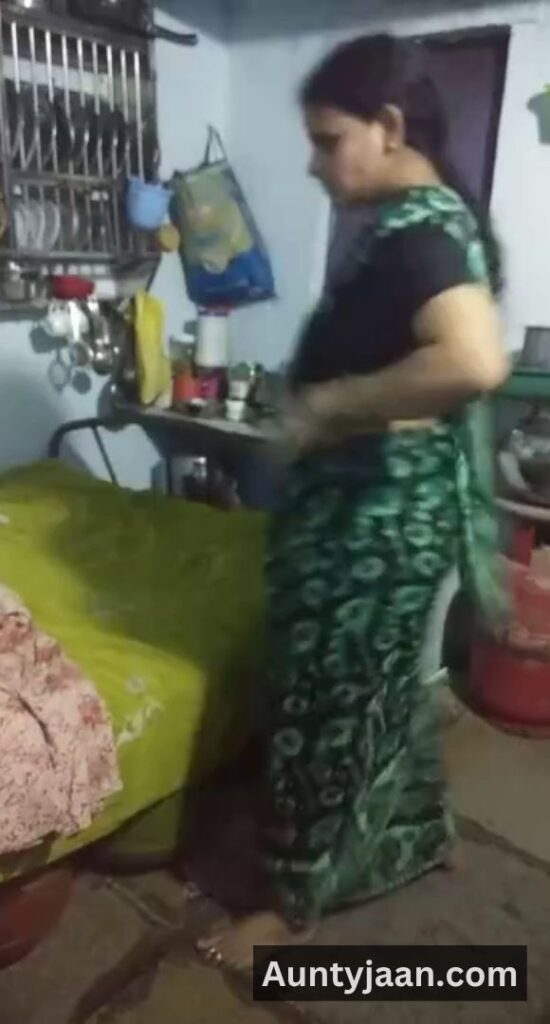 saree removing xxx