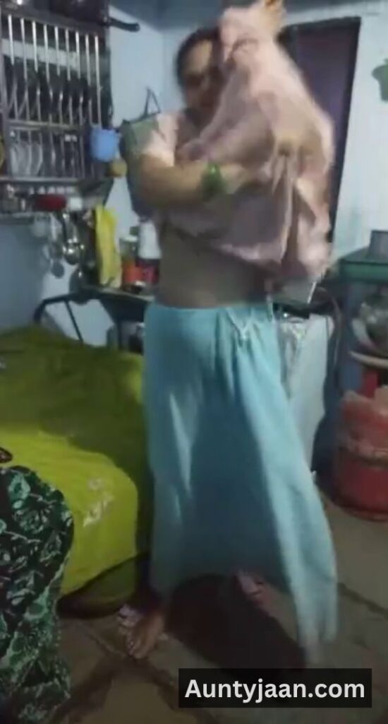 saree removing xxx