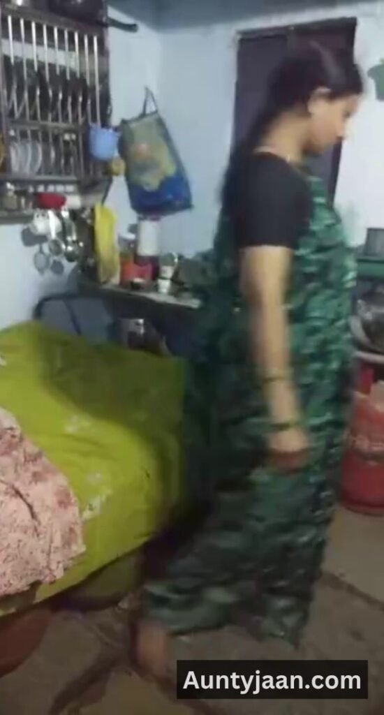 saree removing xxx