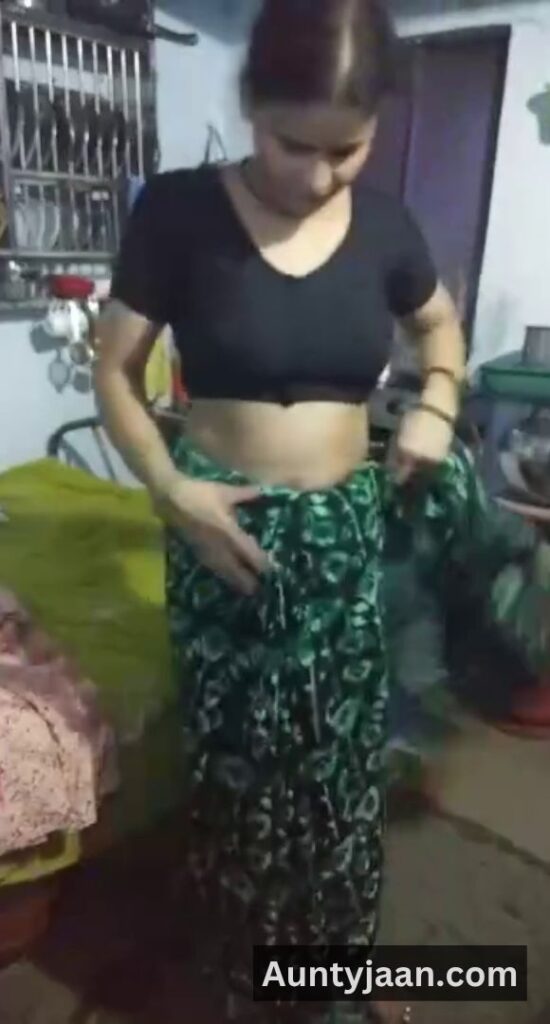 saree removing xxx