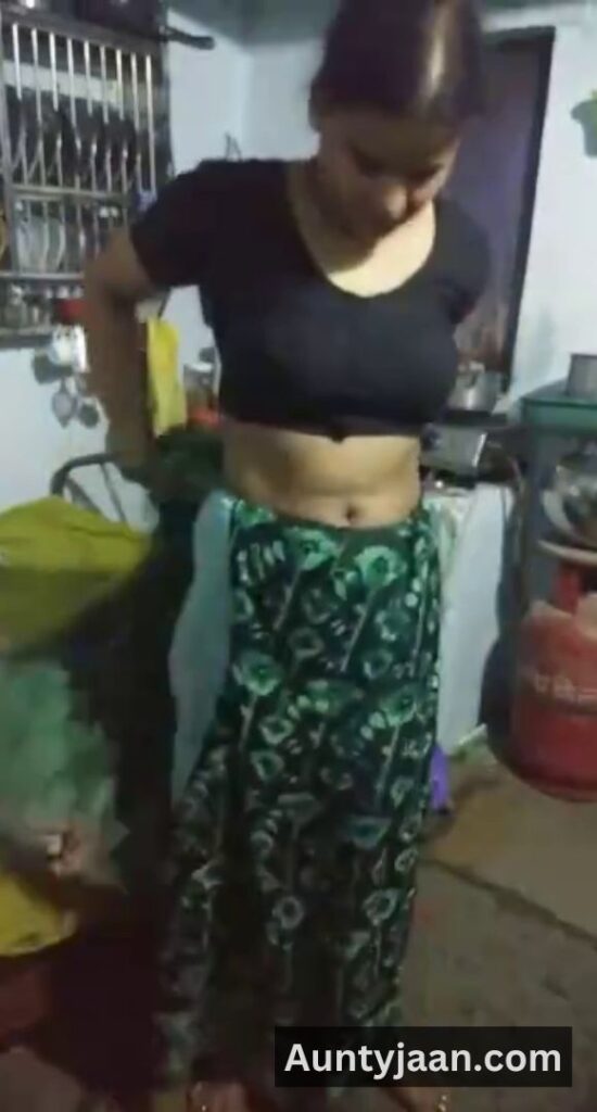 saree removing xxx