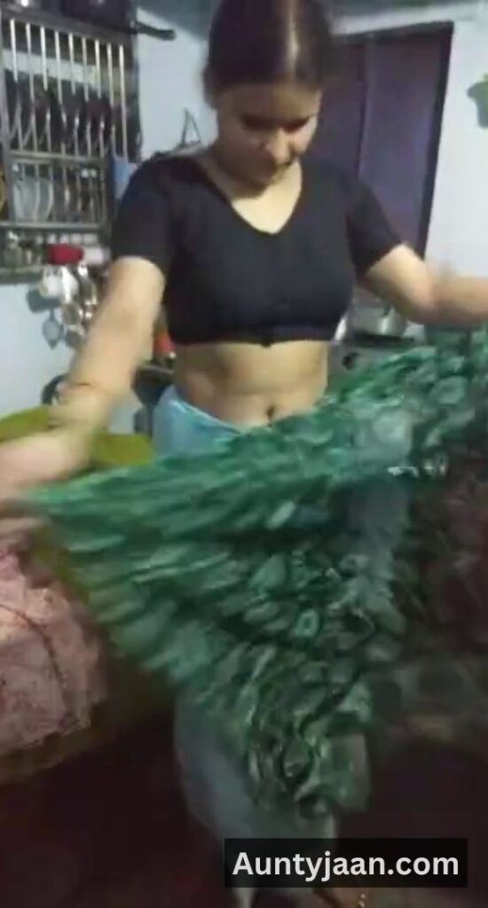 saree removing xxx