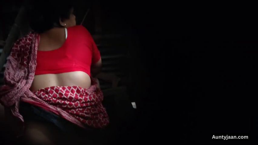 desi aunty pee video