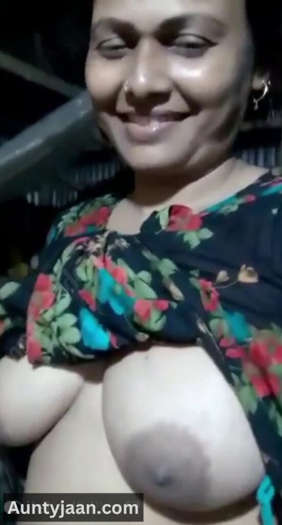 naughty aunty nude show
