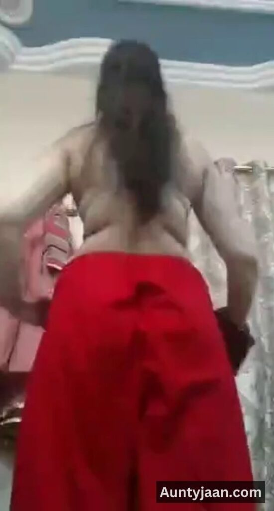 aunty removing salwar kameez