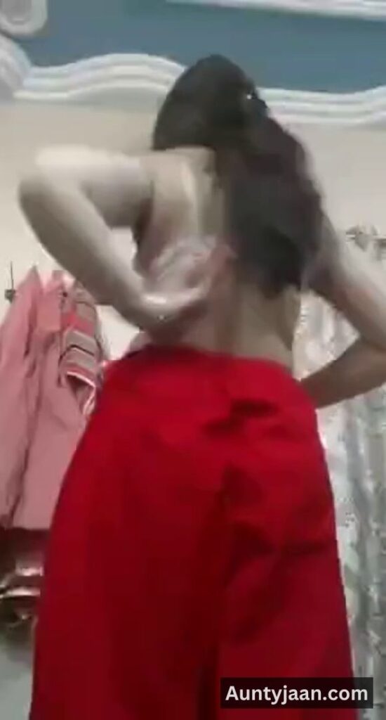 aunty removing salwar kameez