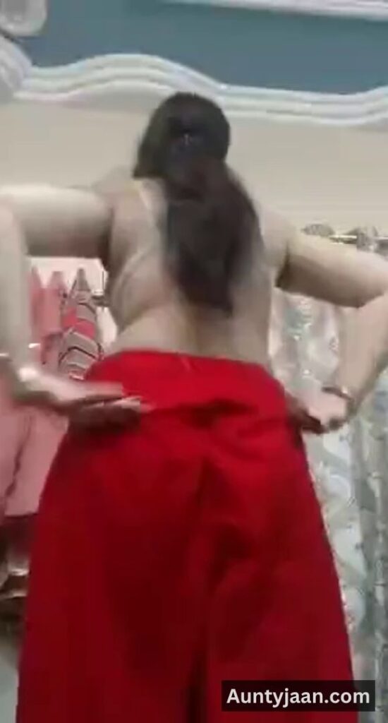 aunty removing salwar kameez