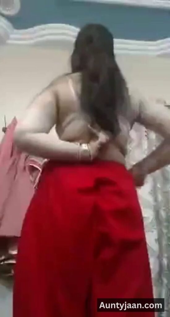 aunty removing salwar kameez