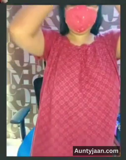 live aunty removing dress