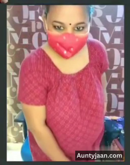live aunty removing dress