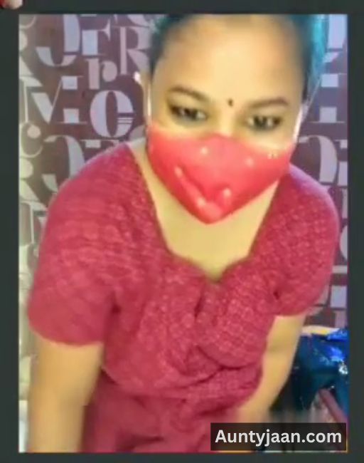 live aunty removing dress