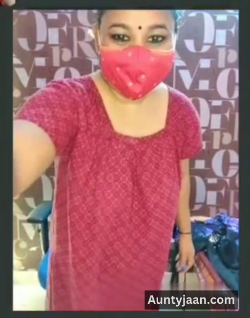 live aunty removing dress
