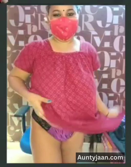 live aunty removing dress