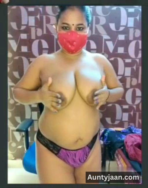 live aunty removing dress