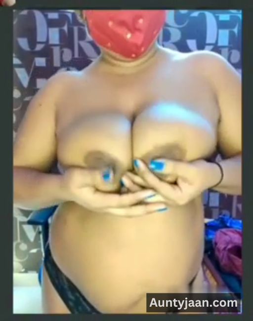 live aunty removing dress
