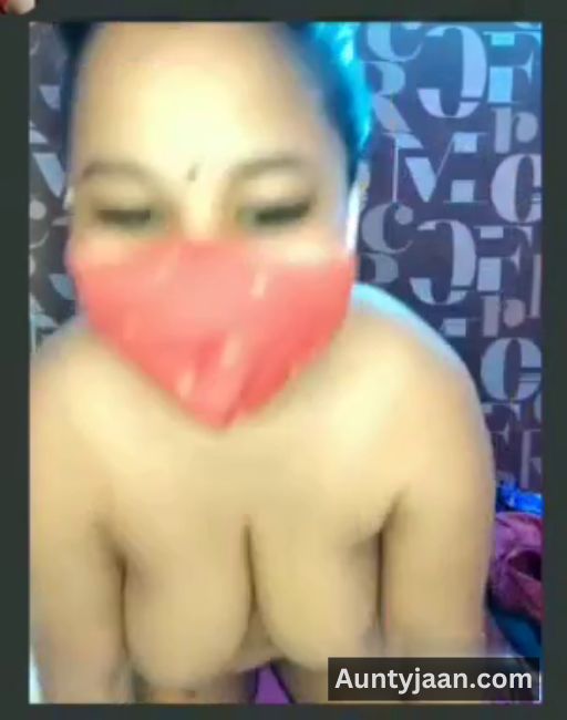 live aunty removing dress