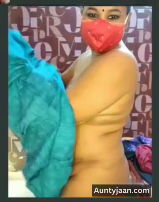 live aunty removing dress