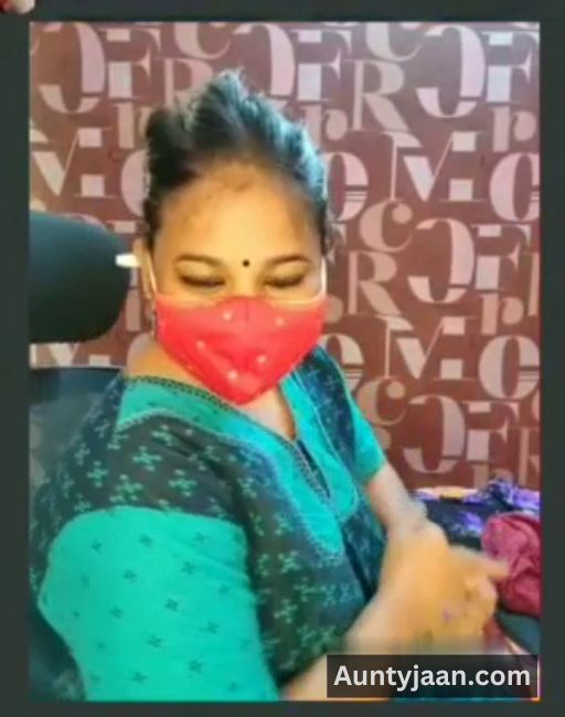 live aunty removing dress