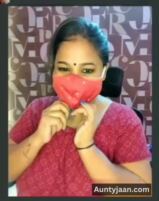 live aunty removing dress
