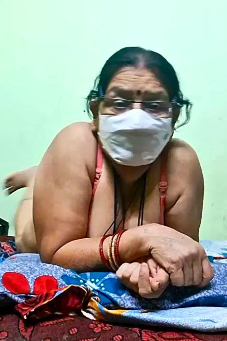 stripchat aunty nudes