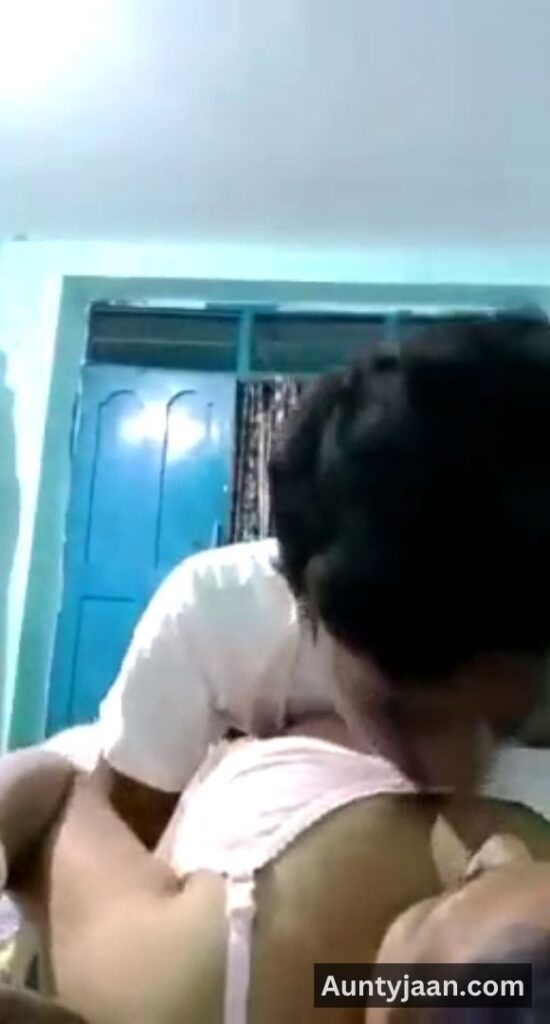 bhatije ne chachi ko choda