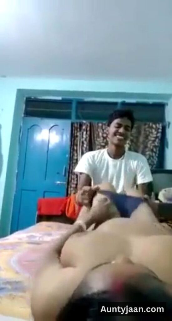 bhatije ne chachi ko choda